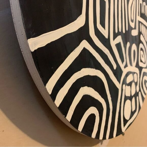 Modern minimalist wall art on round wooden panel - Picture 8 of 8